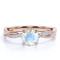 thumbnail image 1 of JeenMata Anillo de Bodas de 1 Quilate con Piedra Lunar Arcoíris de Corte Redondo y Moissanita con Cuerpo Dividido en Oro Rosa de 18 K sobre Plata, 1 of 6