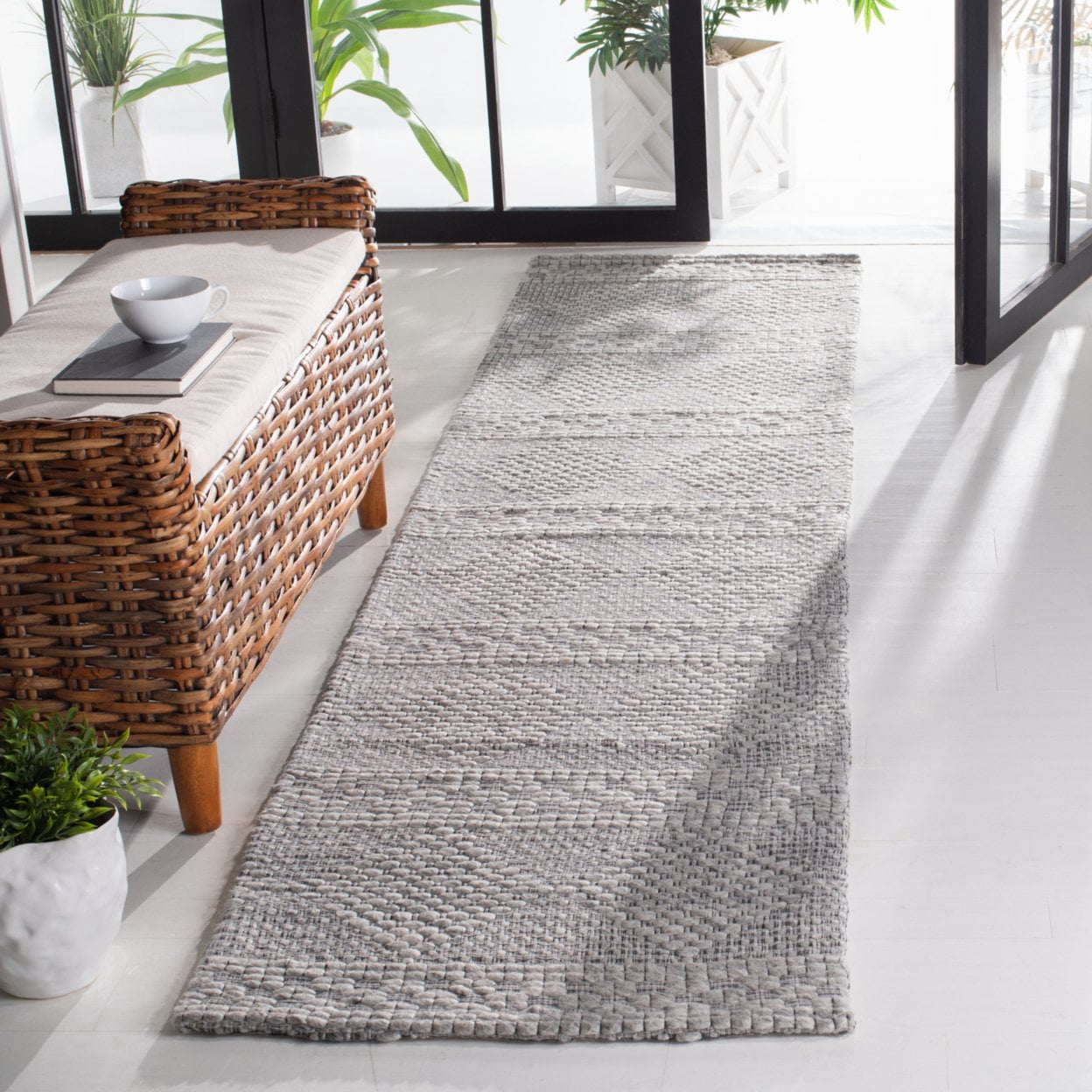 SAFAVIEH Marbella Matilda Diamond Area Rug, Silver/Grey, 4' x 6'
