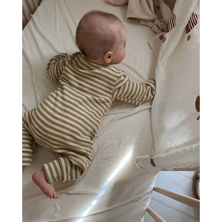 

One opening Newborn Long Sleeve Romper Horizontal Stripe Printing Classic Round Neck Ribbed Closing Sping Clothing