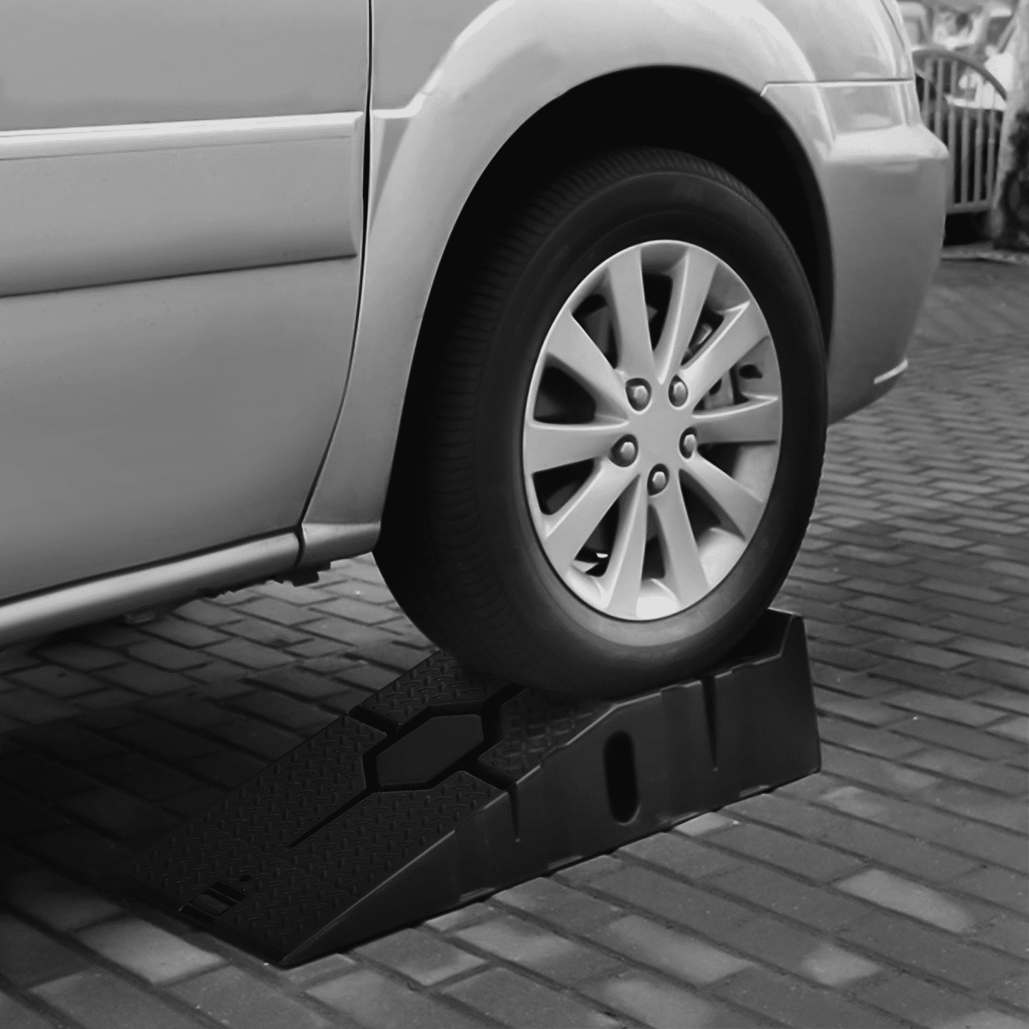 M-AUTO Heavy Duty Car Maintenance Ramp, 2PCS Plastic Incline Ramps With an Anti-Slip design, for Automobile Maintenance And Uphill Use