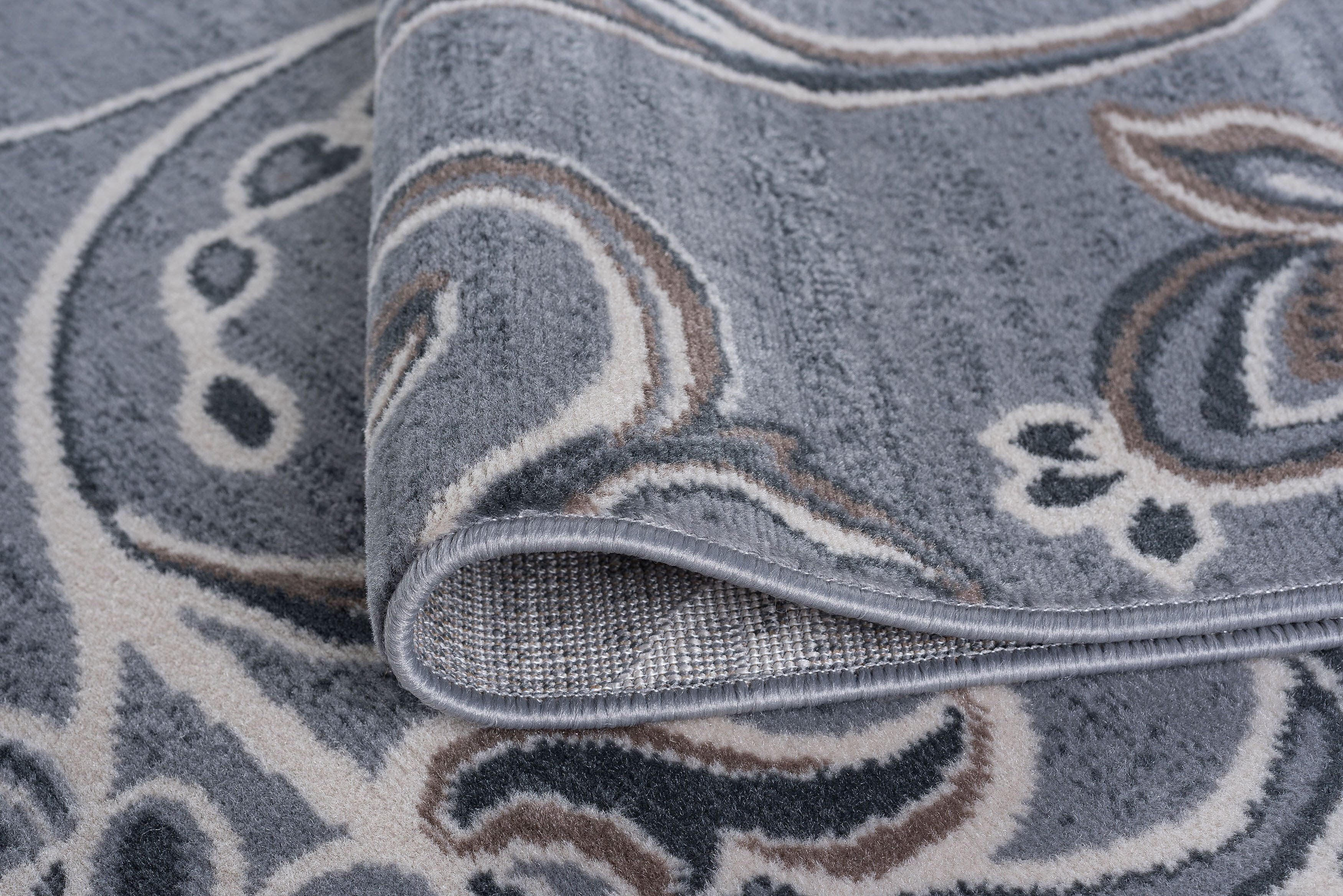 Madison Transitional 8' Round Gray and Cream Polypropylene Indoor Area Rug