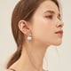 thumbnail image 5 of 1 par de pendientes de perlas artificiales, aros de perlas minimalistas, delicados pendientes para mujer, 5 of 7