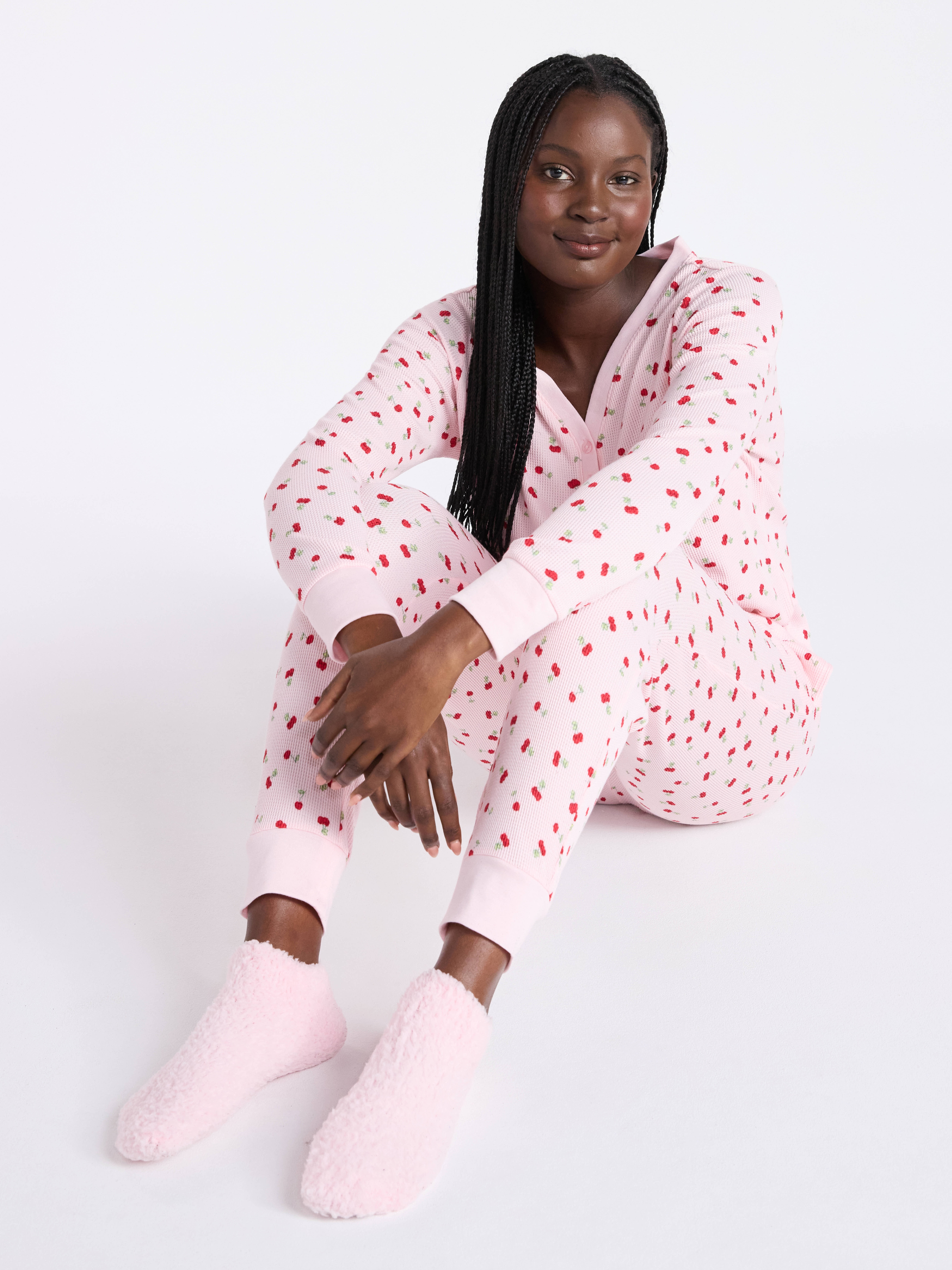 Joyspun Women's Waffle Knit Henley Sleep Top, Joggers and Socks