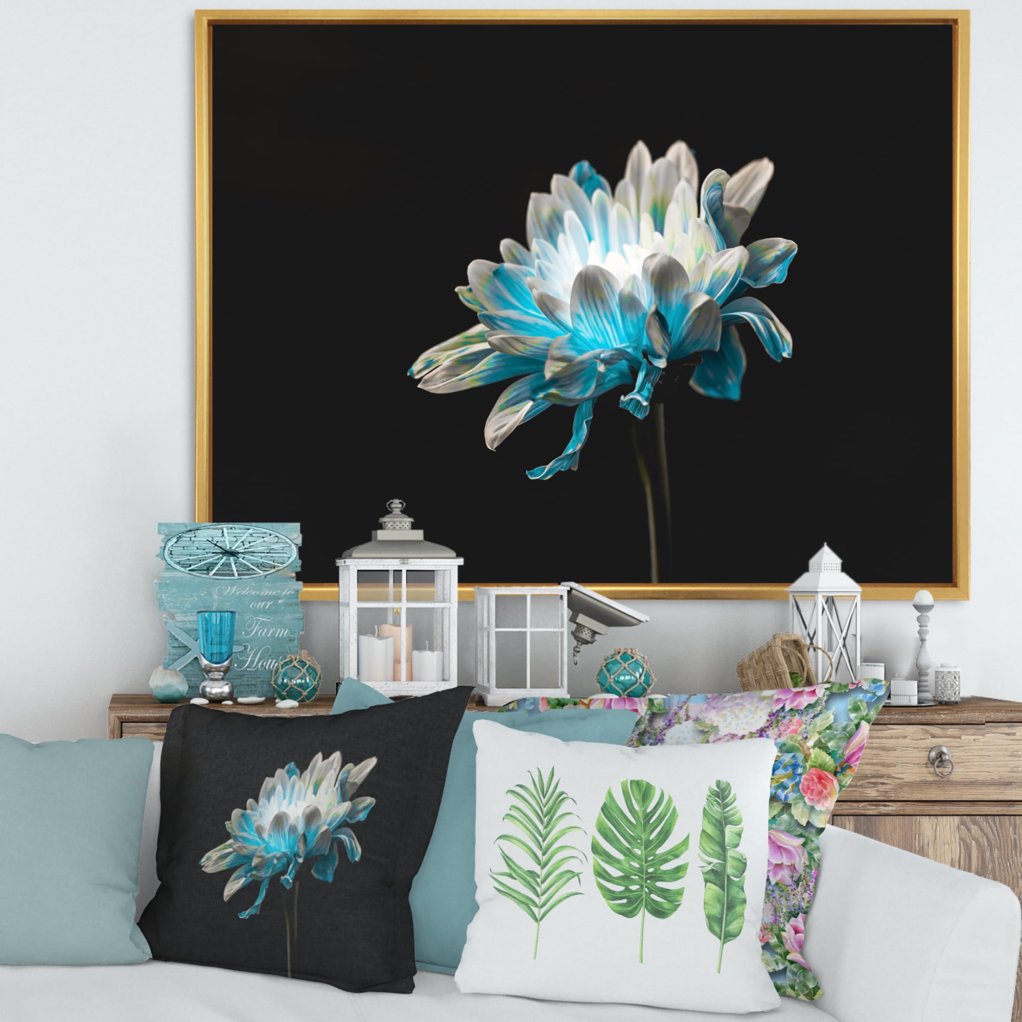 Designart 'Close Up Of White and Pure Blue Daisy Flower I' Traditional Framed Canvas Wall Art Print