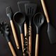 thumbnail image 1 of DEKAXID - Juego de 7 utensilios de cocina de silicona, antiadherentes, resistentes al calor y con mangos ergonómicos de madera: el regalo perfecto para los amantes de la cocina., 1 of 7
