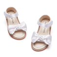 thumbnail image 1 of Sandalias Felix & Flora para niñas pequeñas, de goma blanca, talla 5, 1 of 6