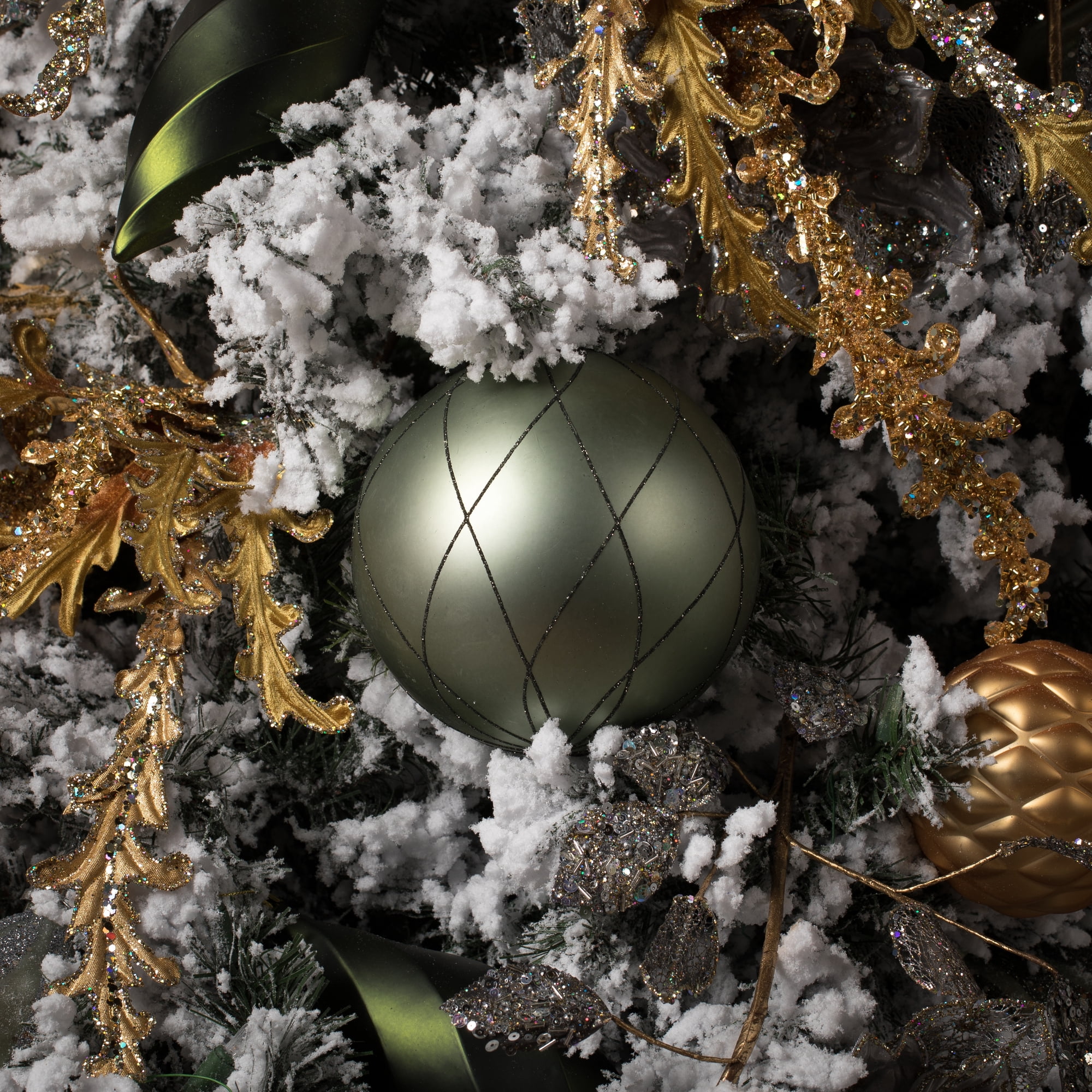 Vickerman 6" Wrought Iron Matt Glit Swirl Ball 3Bx