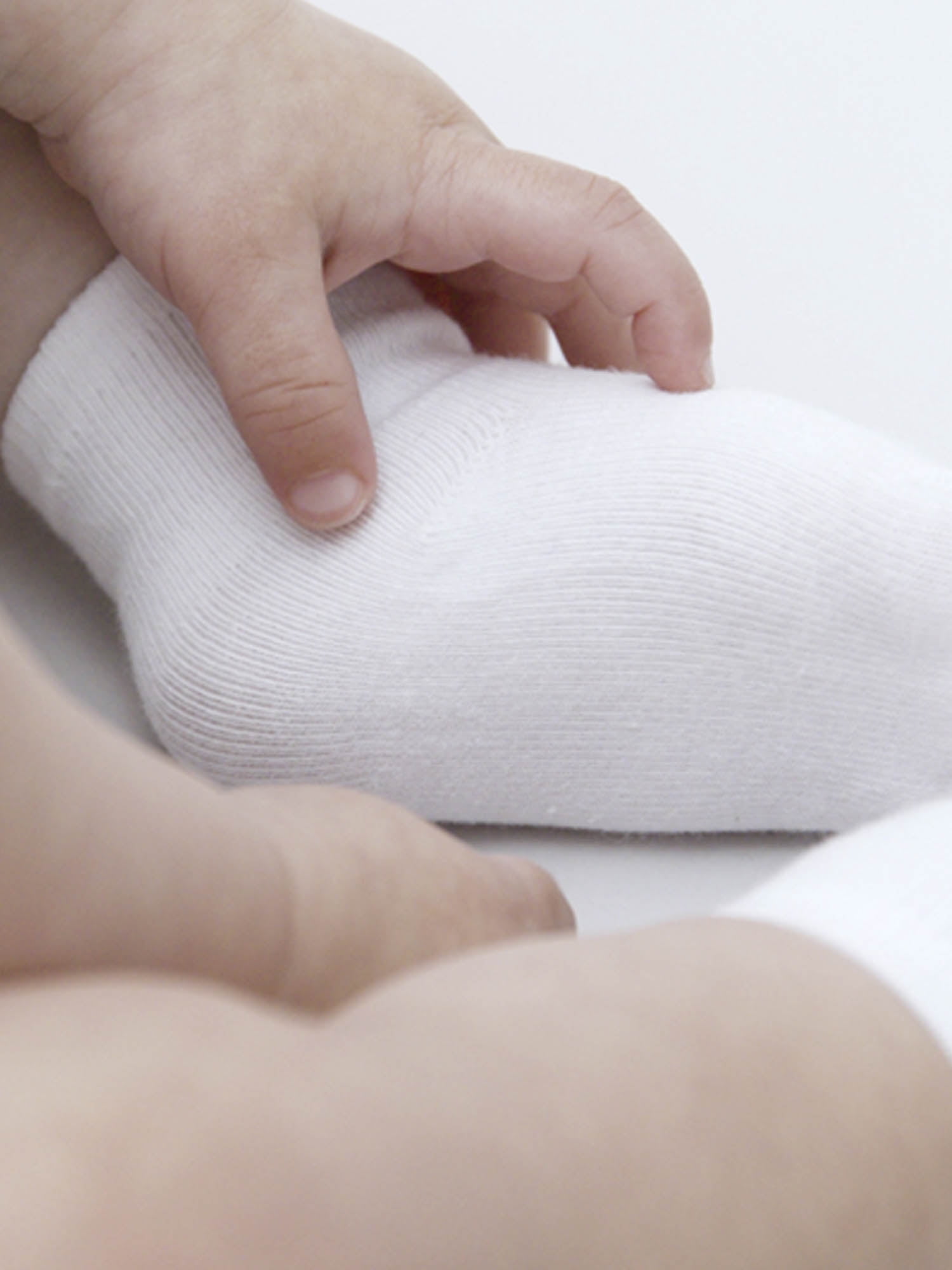 Gerber Baby Gender Neutral White Wiggle-Proof Jersey Socks, 4-Pack, Sizes 0/6 Months - 6/12 Months
