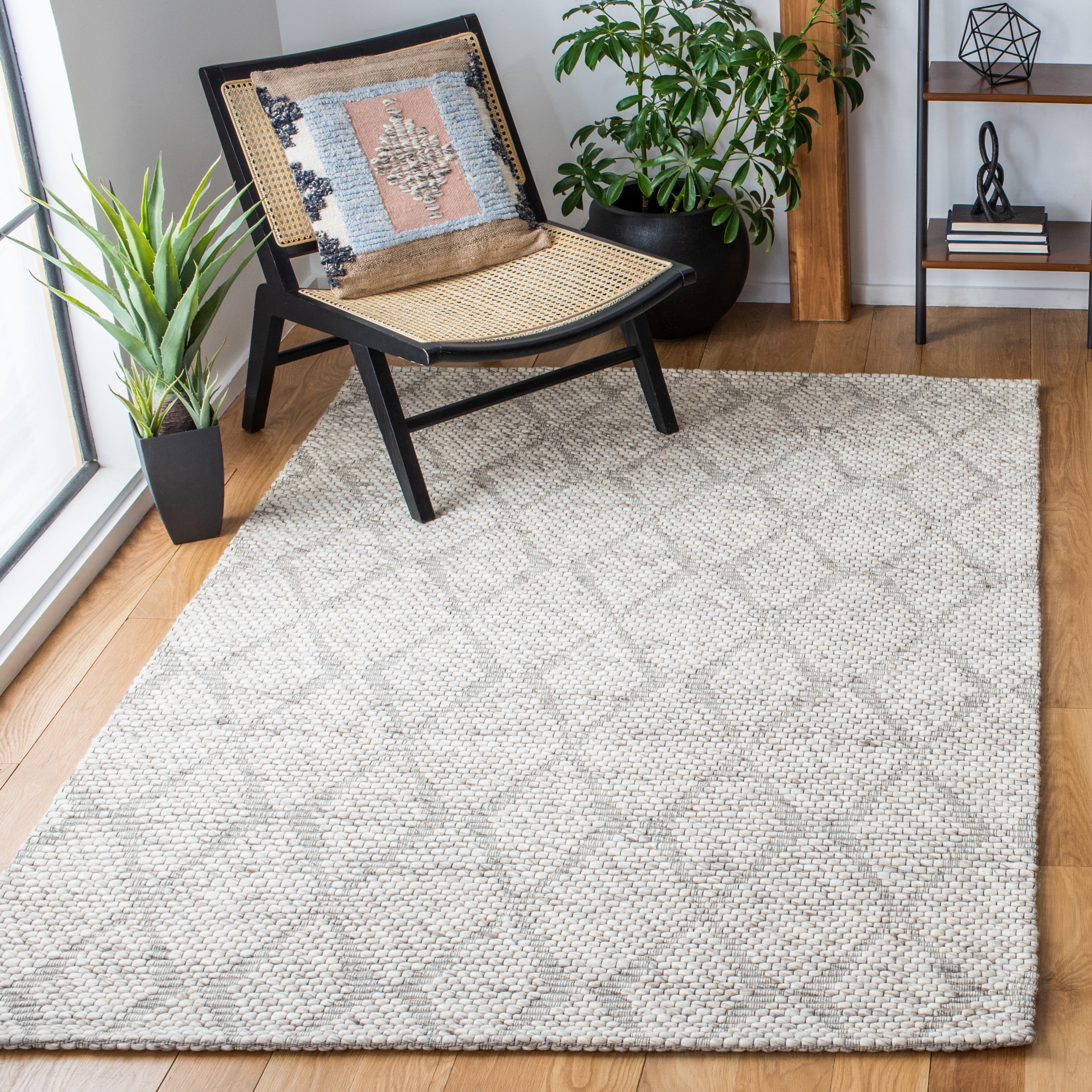 SAFAVIEH Marbella Aria Diamond Area Rug, Beige, 6' x 9'