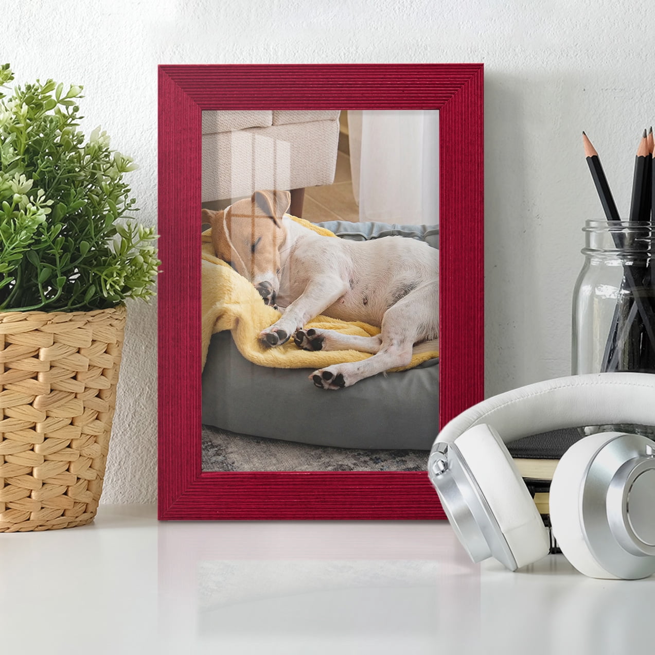 Grooved 5 in. x 7 in. Red Picture Frame Set (Set of 4)