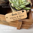 thumbnail image 1 of Etiquetas de recuerdo de boda, Mini etiquetas Kraft personalizadas con nombre y fecha, etiquetas de agradecimiento, recuerdos de decoración de fiesta, 90/180 Uds., 1 of 4
