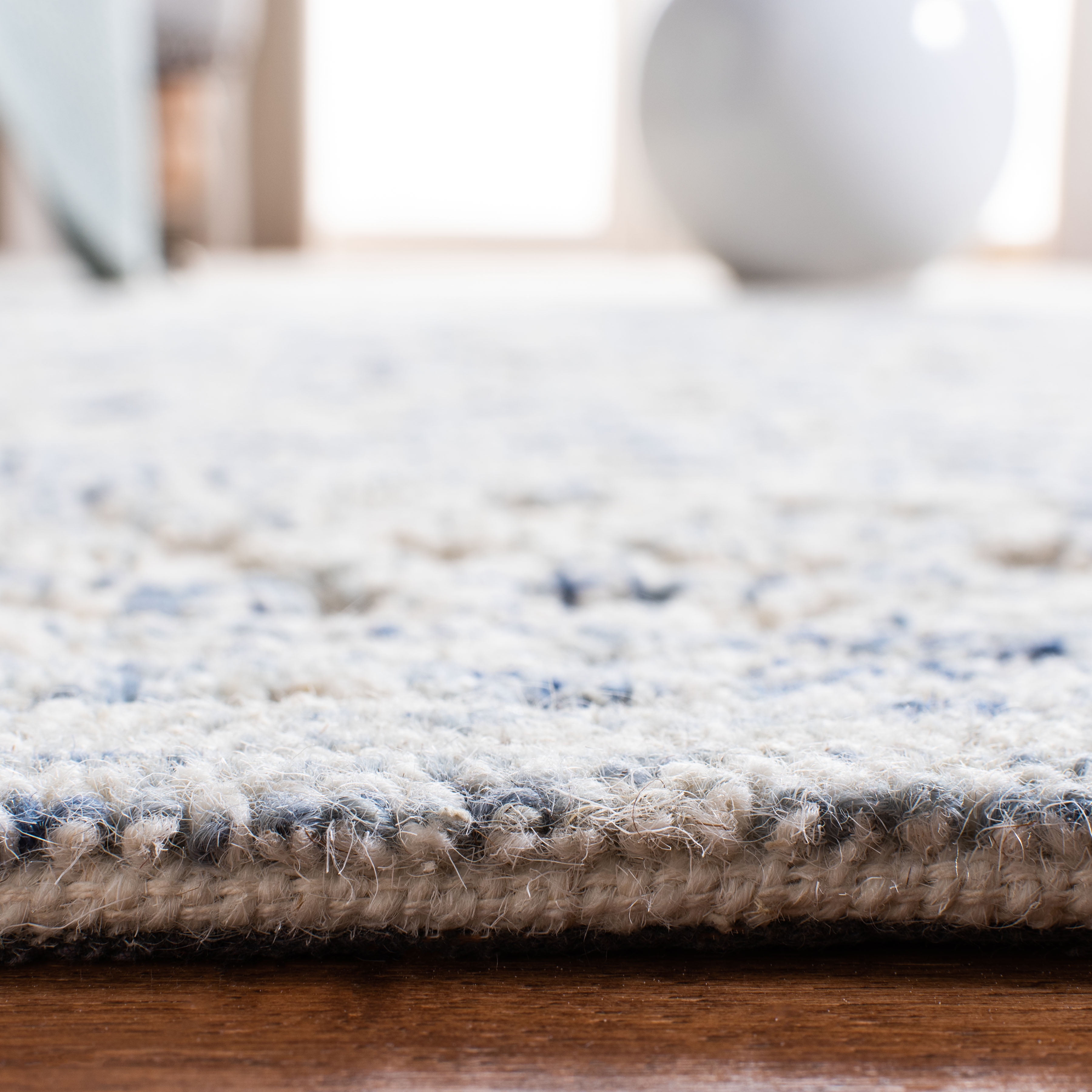 SAFAVIEH Trace Donna Floral Area Rug, Ivory/Blue, 6' x 6' Square