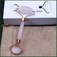 thumbnail image 3 of Cuidado de la piel Piedra de cuarzo Cara natural Juego de rodillos de jade Enfriamiento de ojos Gua Sha Herramienta Masaje de belleza facial Compatible Cara Rueda de jade Vulcáni, 3 of 5