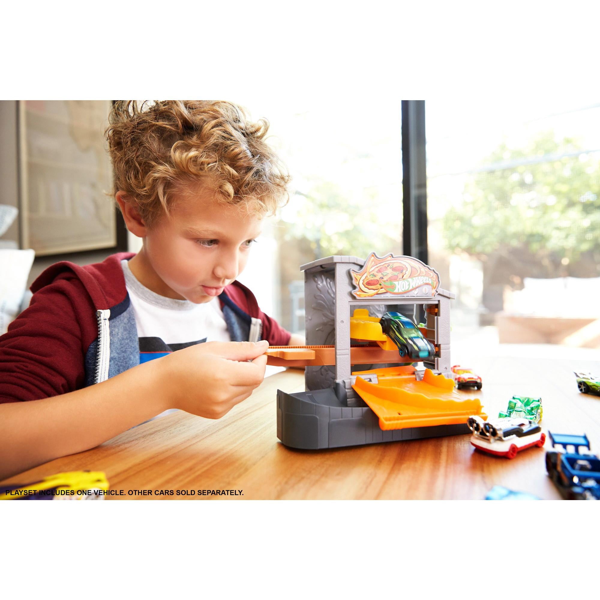 hot wheels downtown pizza toss