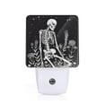 thumbnail image 1 of Balery Vintage Black white Plant skull Luz Nocturna LED con Sensor Automático, Enchufe con Sensor Crepuscular, Luz Suave de 0.5W para Dormitorio, Pasillo, Baño-UK, 1 of 7