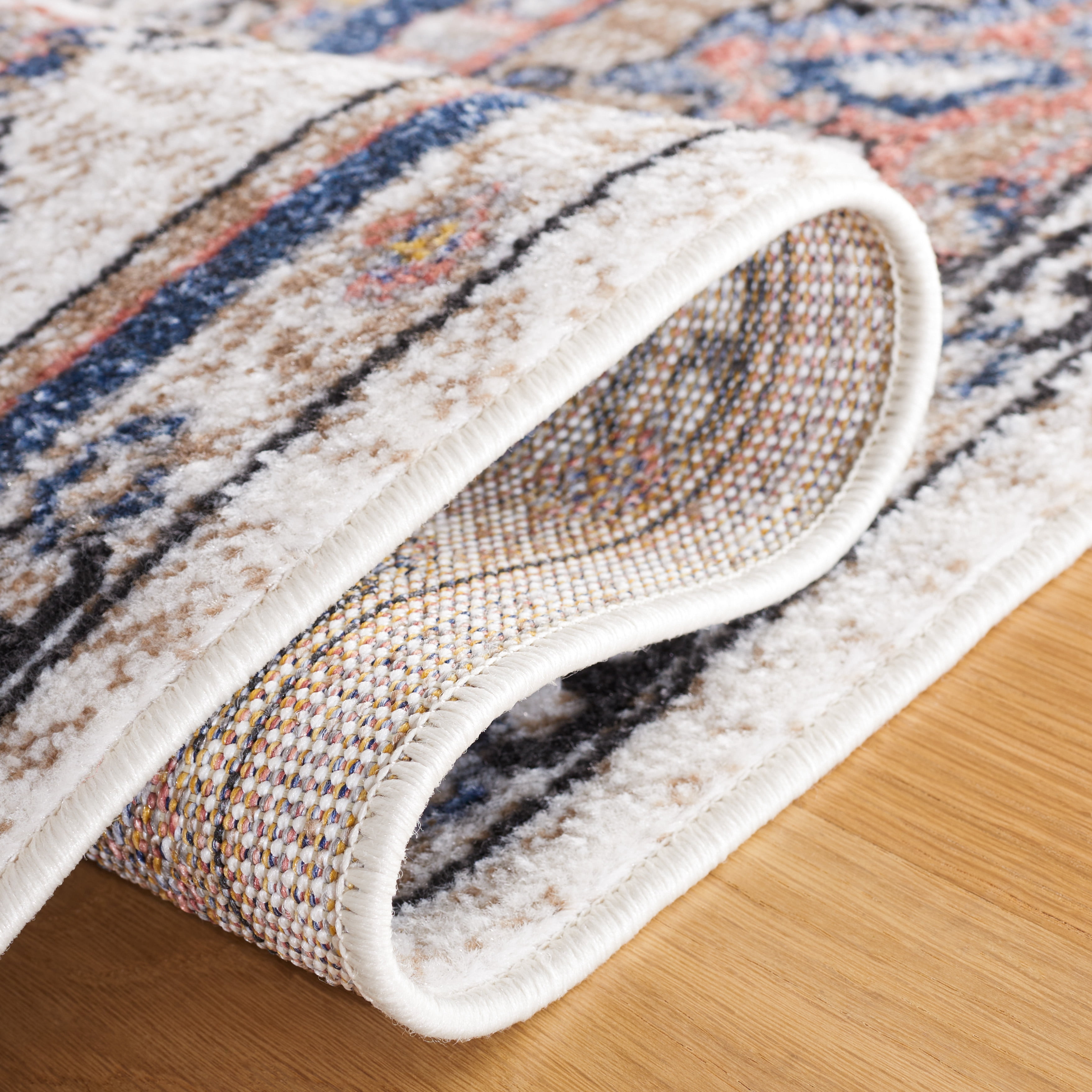 SAFAVIEH Astoria Tobin Traditional Area Rug, Ivory/Beige, 4' x 6'