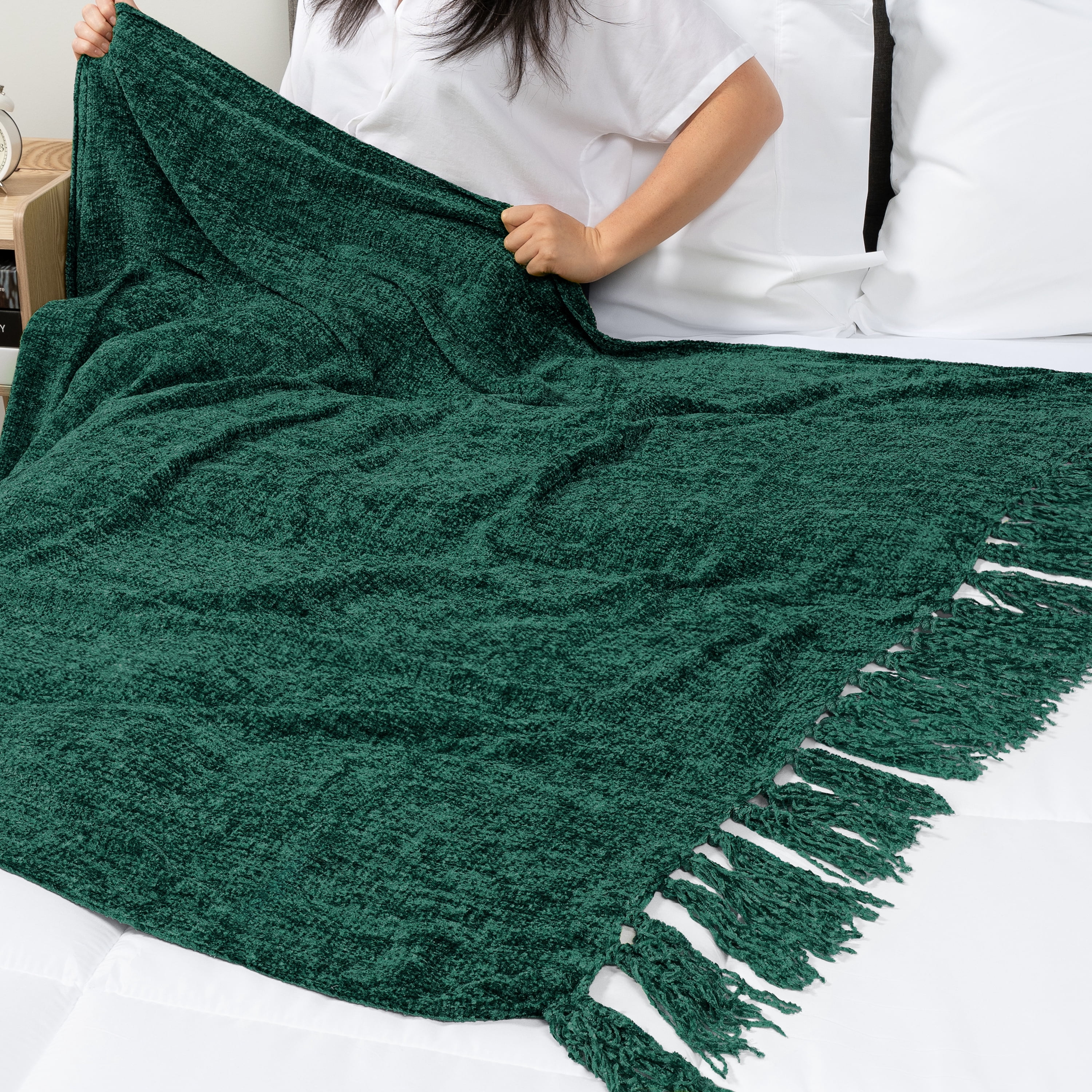 PAVILIA Emerald Green Chenille Throw Blanket for Couch, Soft Forest Green Knit Blanket with Tassel Fringe, Woven Chenille Knitted Decorative Blanket for Sofa Bed Living Room, Decor Gift, 50x60