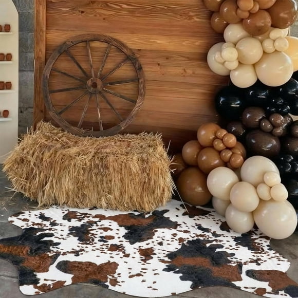 Set de Decoración para Fiesta Nuanchu con Alfombra de Estampado de Vaca y Rueda de Carreta