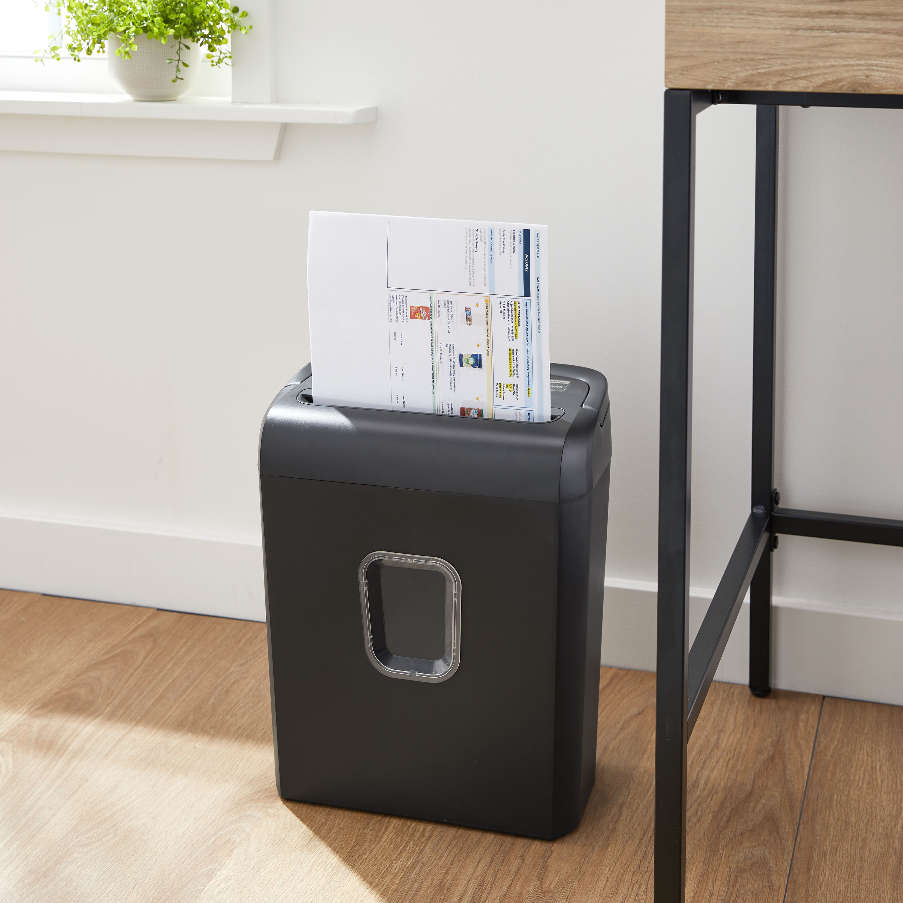 Pen+Gear 6-Sheet Micro-Cut Paper Shredder photo 2
