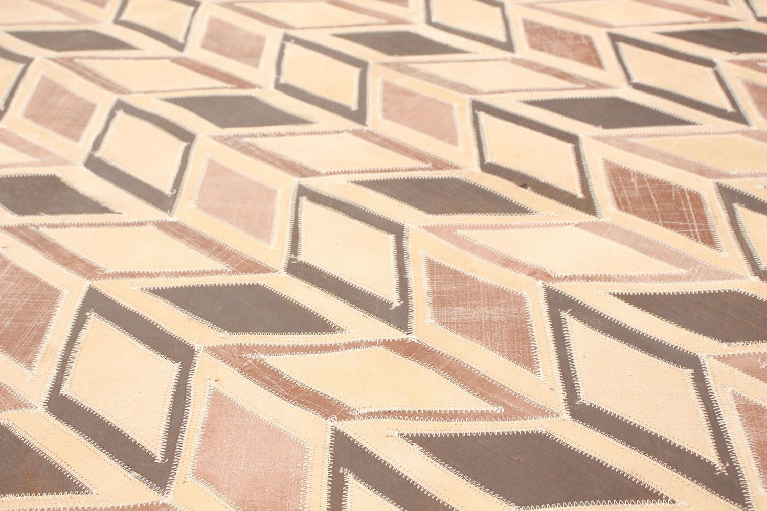 ECARPETGALLERY 4'11" x 7'10" Contemporary Cowhide Patchwork Handmade Area Rug for Living Room, Dining Room and Bedroom in Brown