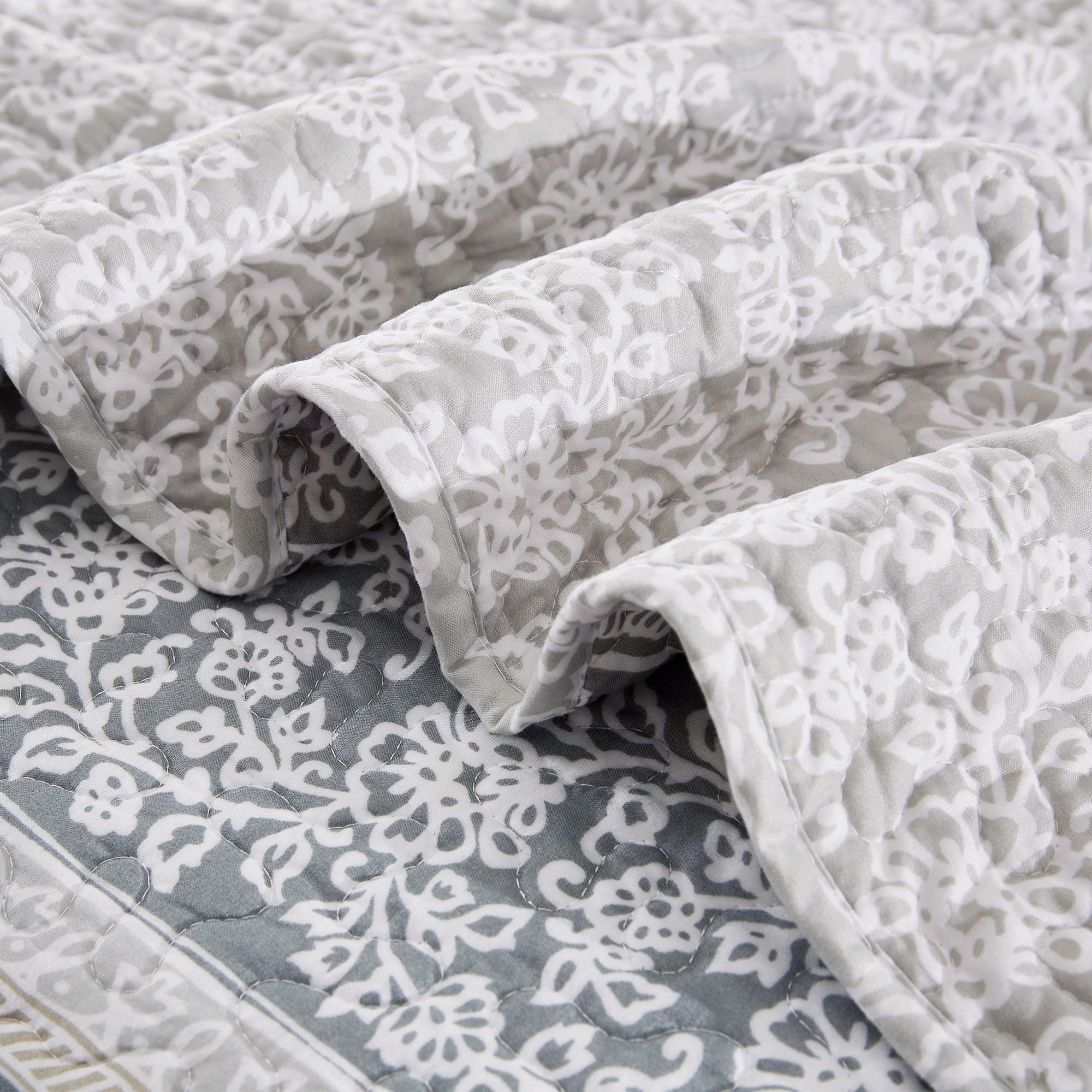 Home Soft Things 6 Piece Marchesa Printed Quilt Set with bedskirt, Queen (90" x 90")