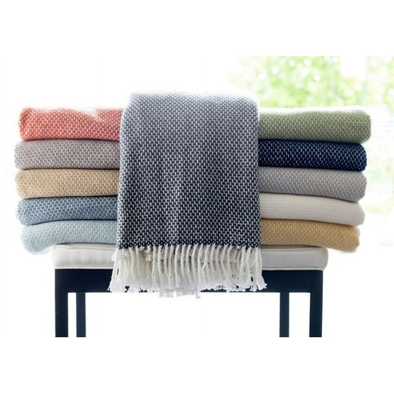 Soft Light Gray Links Pattern Throw Blanket