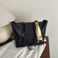 thumbnail image 4 of Bolso de mano nuevo 2025, de gran capacidad, de color sólido, sencillo, para hombro, de primavera y verano, de nicho de moda, para mujer, tendencia femenina., 4 of 5