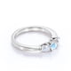 thumbnail image 4 of JeenMata Anillo de Compromiso de 1,5 Quilates con Piedra Lunar y Moissanita de Corte Redondo y Hombros Curvos en Oro Blanco de 18 K sobre Plata, 4 of 6