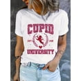 thumbnail image 1 of Una camiseta moderna y versátil de manga corta y cuello redondo con estampado de Cupido para San Valentín. Perfecta para usarla cómodamente en casa o de paseo. Diseñada para mujeres. Camiseta para ad, 1 of 6
