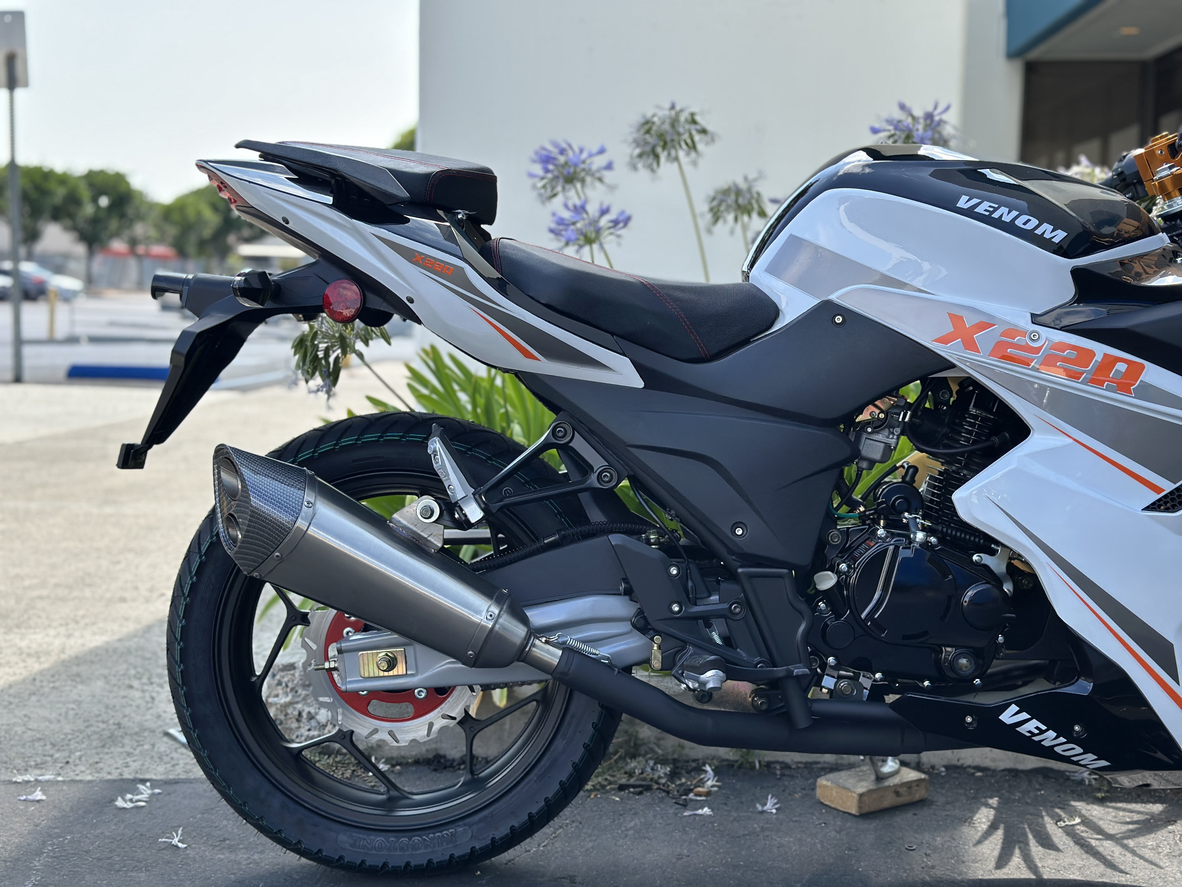 Venom X22R 250cc Sport Motorcycle | 5-Speed Street Legal | DF250RTS Full-Size Bike