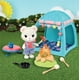 thumbnail image 2 of Honey Bee Acres Smores & More Juego de Viaje de Campamento con Figura, 10 Piezas, Niños a Partir de 3 Años, 2 of 5
