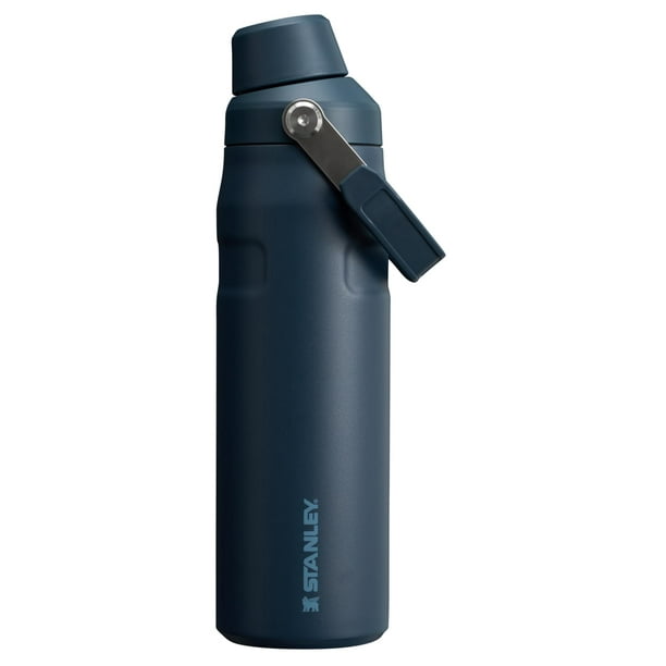 Botella de agua Stanley IceFlow Fast Flow con aislamiento de 700 ml, color azul marino