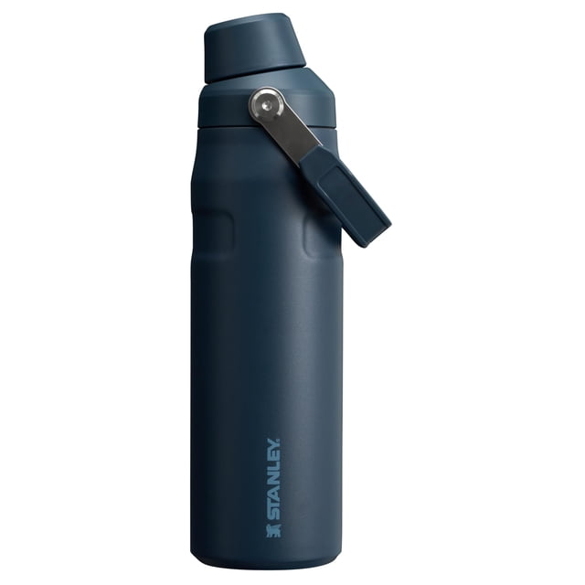 Botella de agua Stanley IceFlow Fast Flow con aislamiento de 700 ml, color azul marino