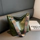 thumbnail image 3 of Bolso de gran capacidad para mujer, bandolera de hombro de banda ancha retro de primavera y verano, bolso de cubo de viaje con textura avanzada, 3 of 6