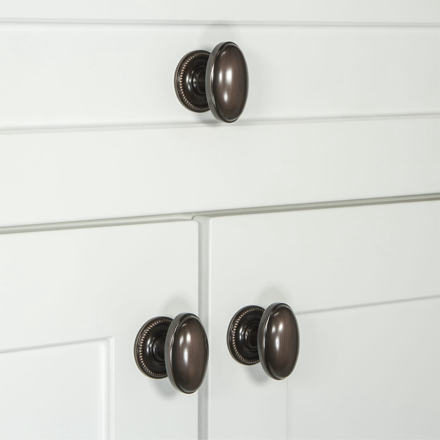 Grandeur 800114 Eden Prairie 1-3/4” Solid Brass Vintage Oval Cabinet Knob - Chrome