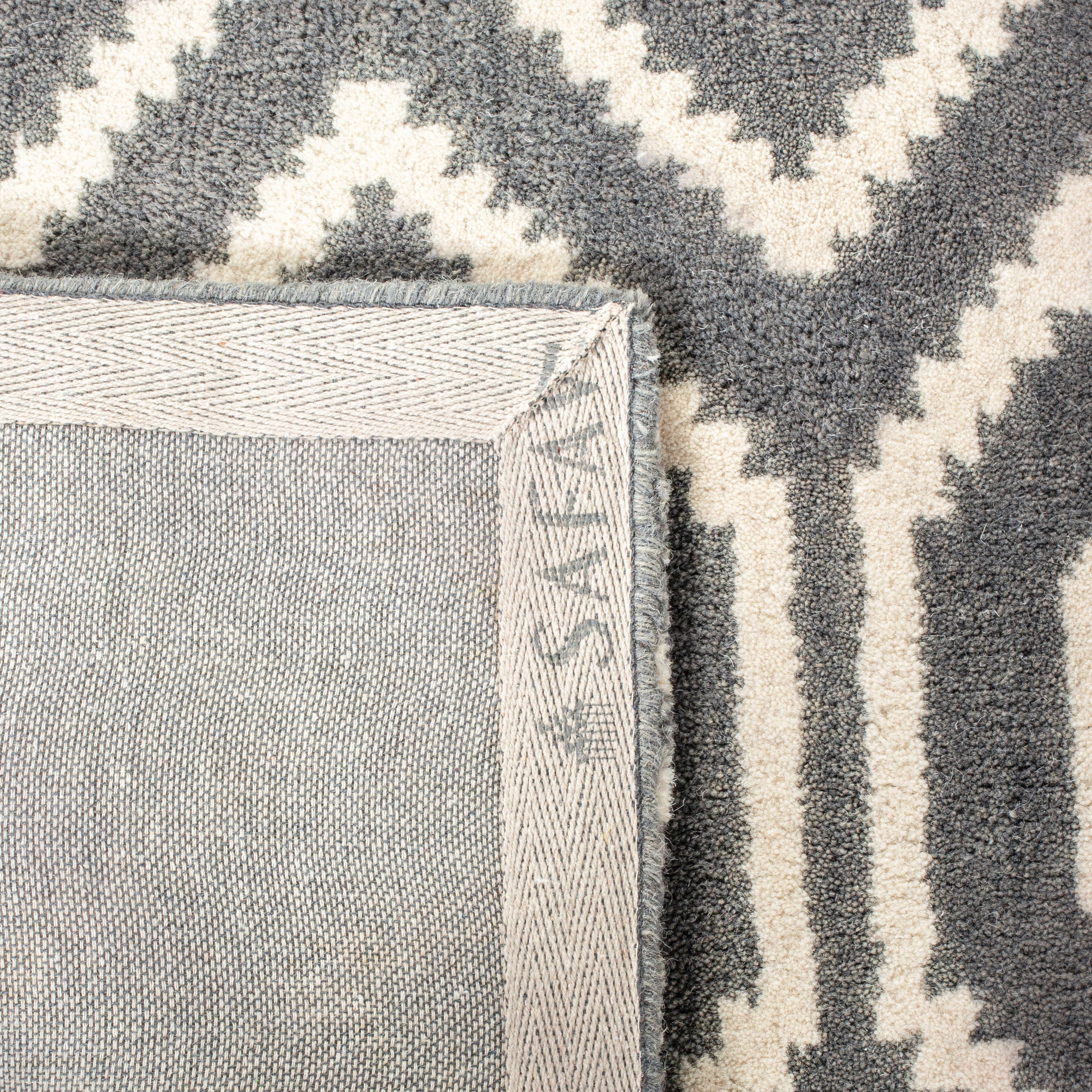 SAFAVIEH Himalaya Diarmait Geometric Wool Runner Rug, Dark Grey/Ivory, 2'3" x 6'