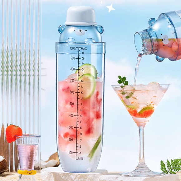 YAOMOBB Bar Wine Shaker Large Capacity Drink Maker Cup Cartoon Bear Design Food Grade Plastic Bottle with Scale for DIY Tea Milk Cocktail Wine