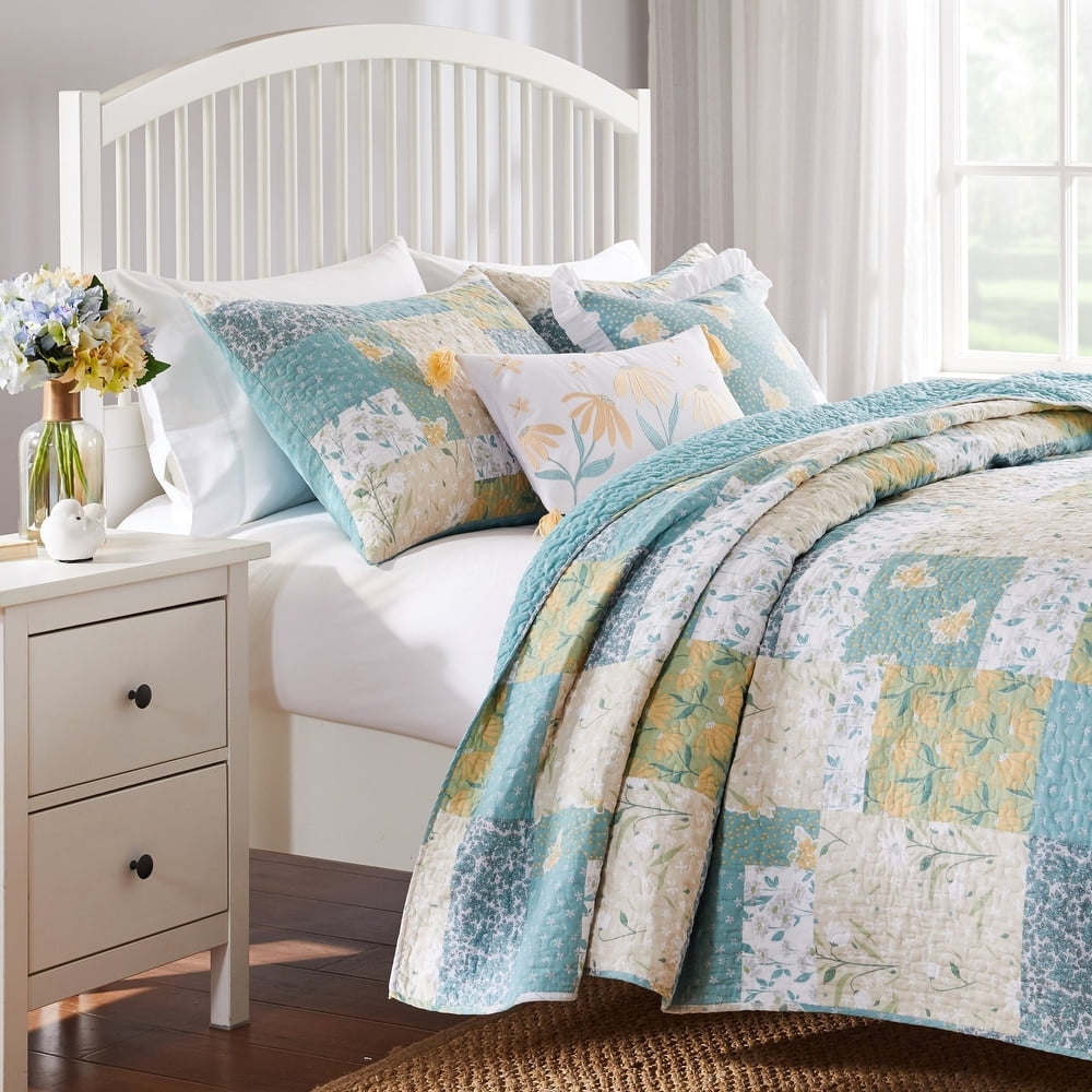 Greenland Home Evangeline Cotton-Rich Modern Floral Quilt Set, 3-Piece King/Cal King