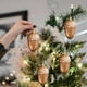 thumbnail image 1 of Decoraciones navideñas, adornos navideños, regalos de Navidad. Colgante pequeño decorativo especial de Navidad, de plástico con baño dorado. Juego de colgantes de plástico. Objetos decorativos de plás, 1 of 6