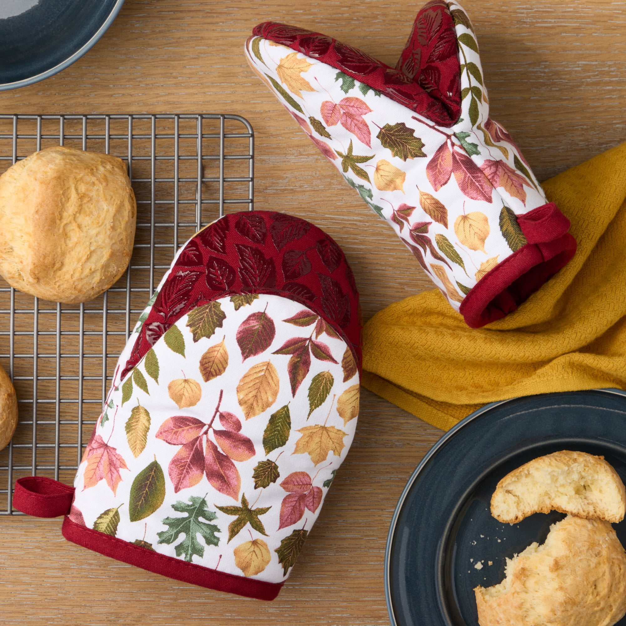 MARTHA STWEART Autumn Harvest Falling Leaves Mini Oven Mitt 2-Pack Set, 100% Cotton with Decorative Non-Slip Silicone Grip, Heat Resistant, Tan/Red/Green, 5.5"X8"