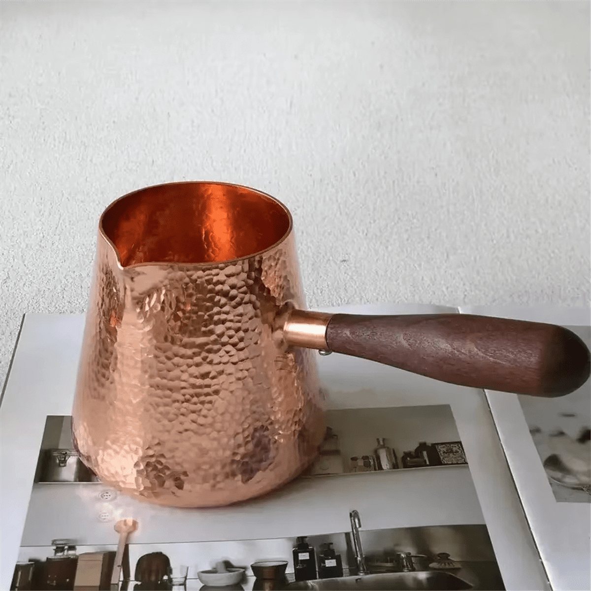 500ml Pure Copper Latte Pitcher Milk Jug with Wooden Handle Kettles Hammer Handcraft Drinkware Tableware,1 * Pure Copper Latte Pitcher,As Shown