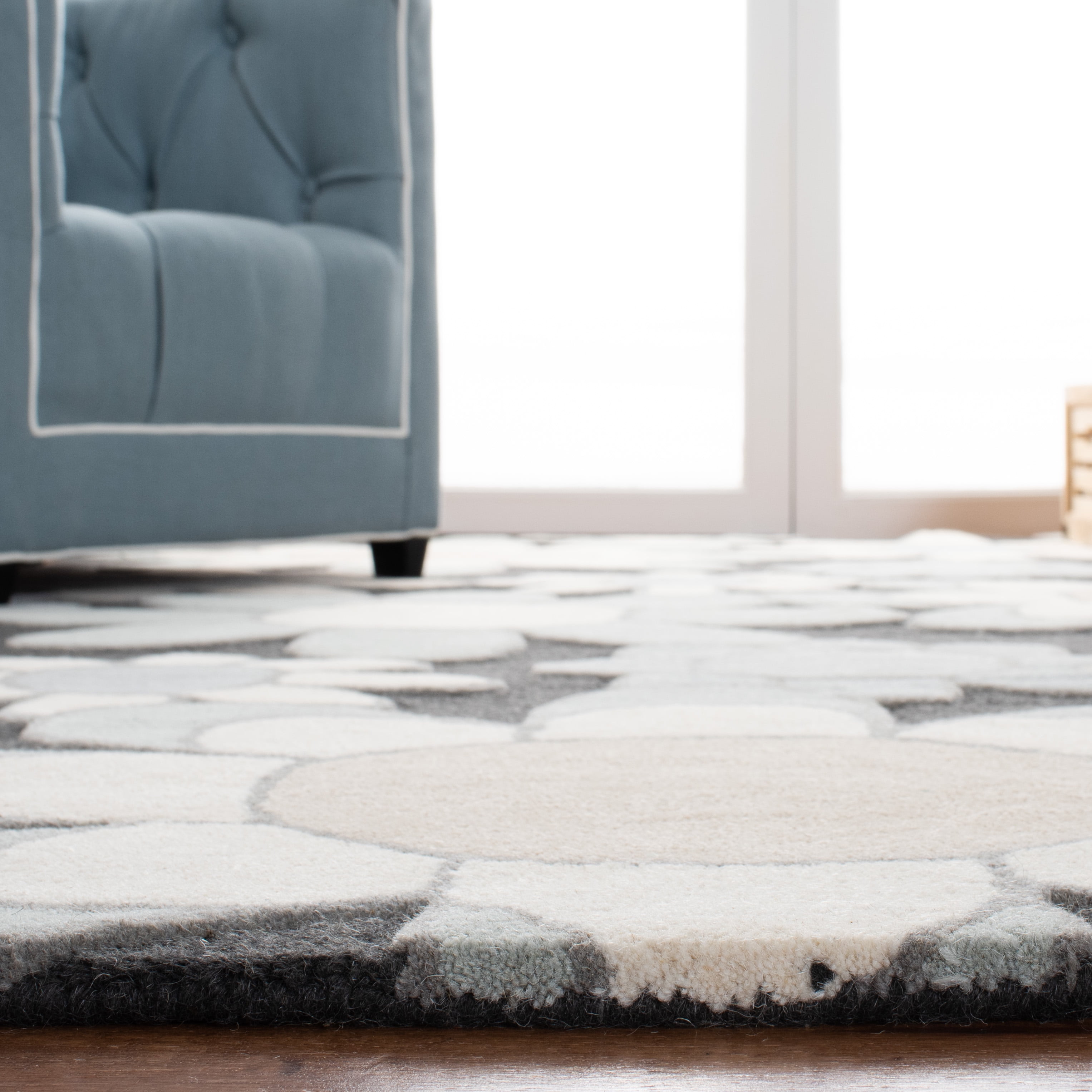 SAFAVIEH Kids Floral Flower Bursts Area Rug, Charcoal/Ivory, 4' x 6'