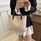 thumbnail image 5 of Bolso de hombro casual para mujer Bolso de mano Bandolera | Bolso bandolera con correa ajustable | Poliéster | Diseño elegante y holgado | Opciones de color caqui beige | 32x27cm | Ligereza |, 5 of 5