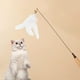 thumbnail image 5 of Varita para gatos con plumas, juguete para gatos, varita interactiva con campanas, adecuada para gatitos y gatos, plumas reemplazables, juguete para entrenamiento de mascotas - Blanco, 5 of 6
