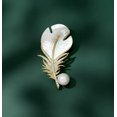 thumbnail image 1 of Broches para mujer, broche de plumas de moda con broche de perlas de agua dulce para regalo de cumpleaños de boda, latón, circonita cúbica, latón, circonita cúbica, 1 of 8