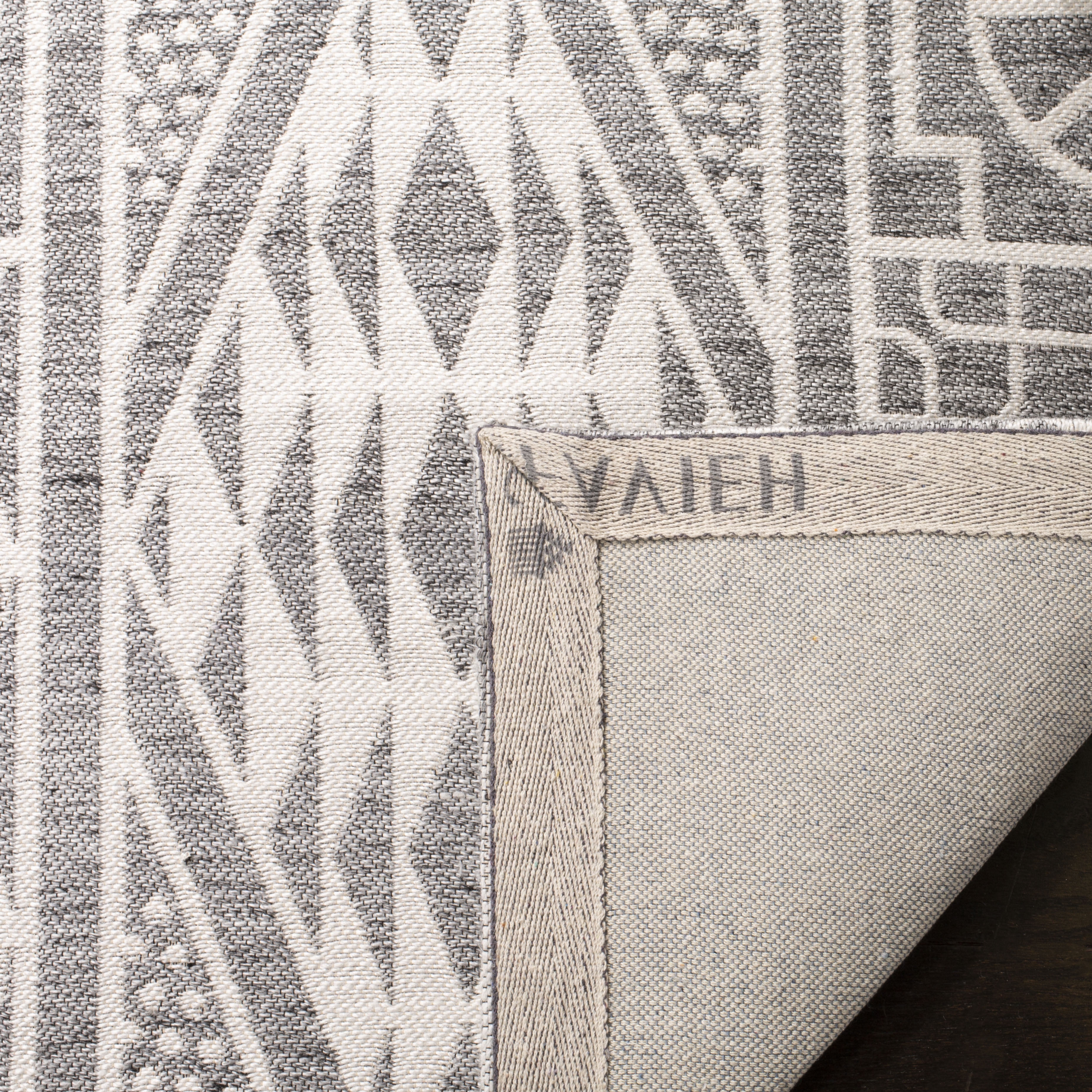 SAFAVIEH Marbella Jean Abstract Geometric Polyester Area Rug, Grey/Ivory, 6' x 9'