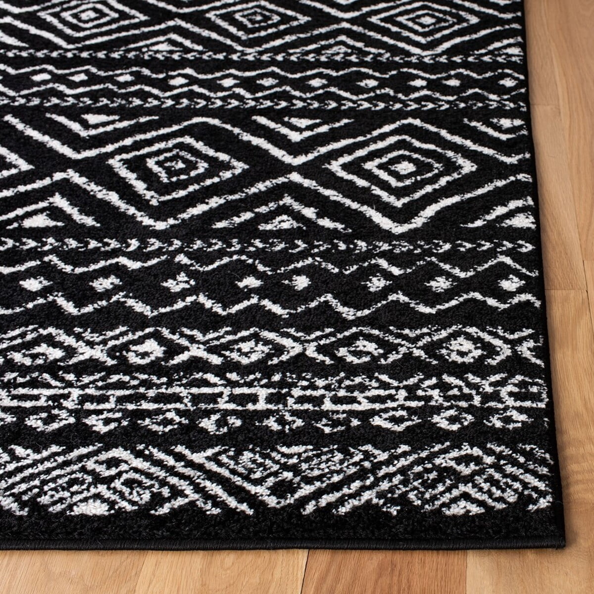 SAFAVIEH Tulum Merletta Moroccan Geometric Runner, 2' x 11', Black/Ivory