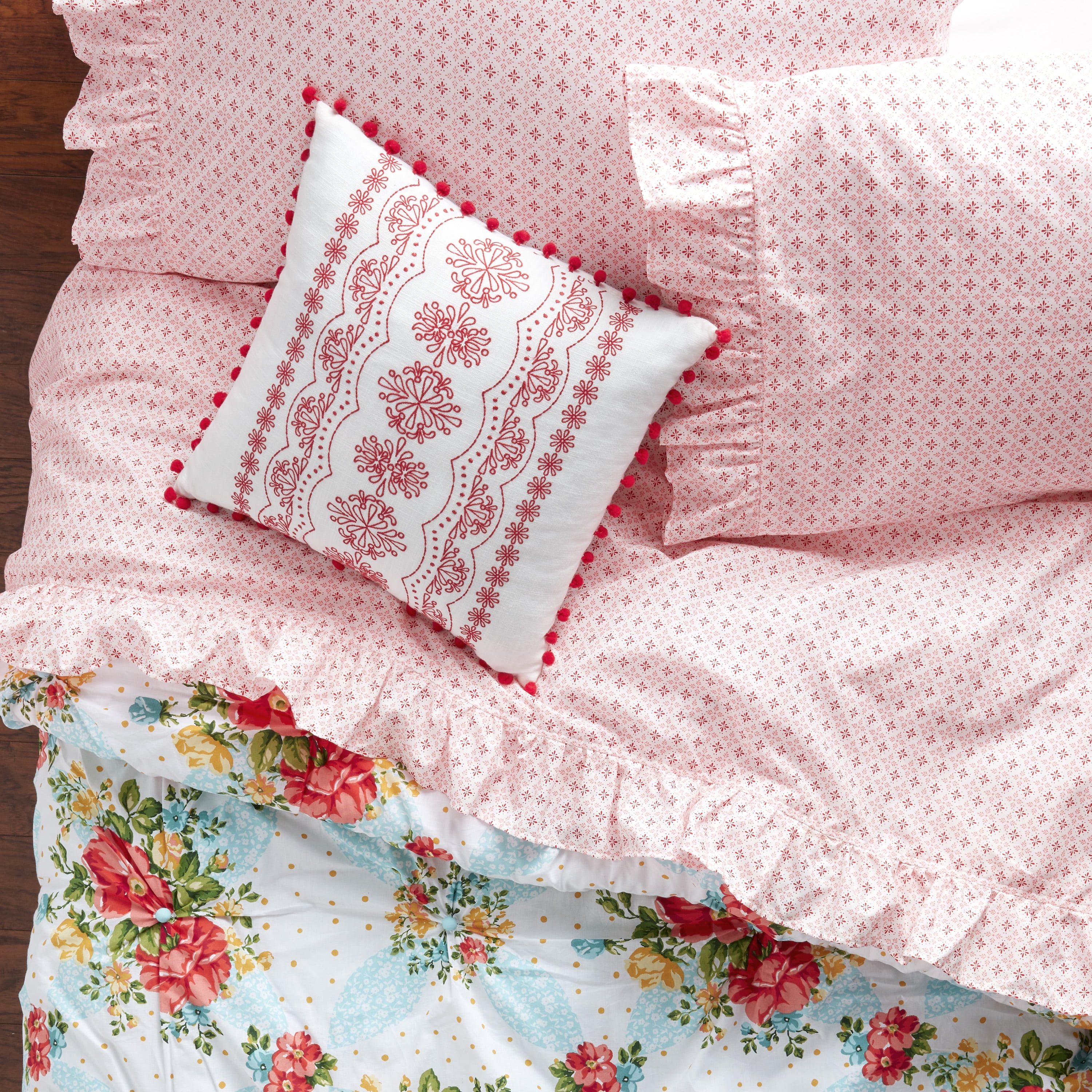 The Pioneer Woman 4-Piece 300 Thread Count Pink Printed Cotton Bed Sheet Set, King