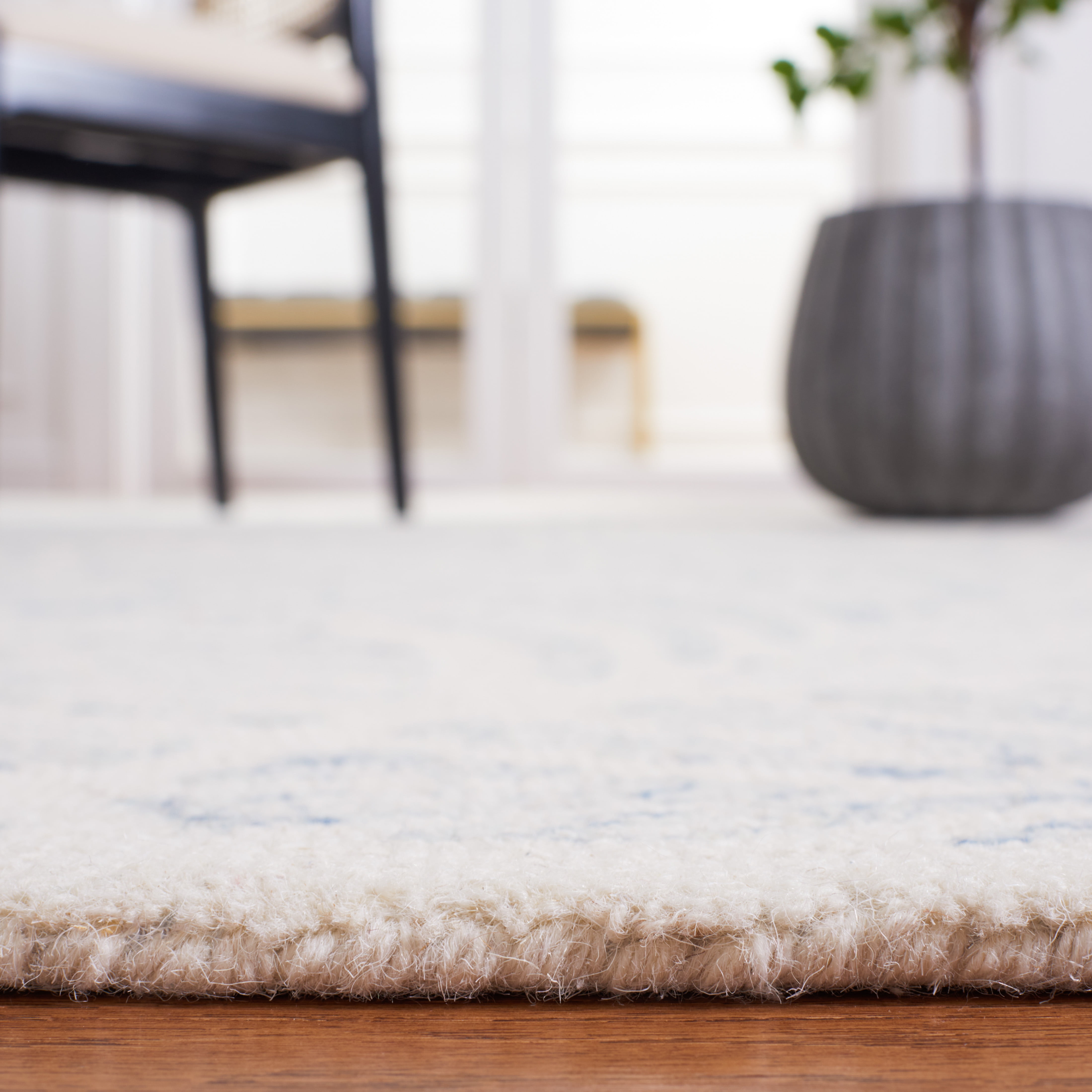 SAFAVIEH Jardin Cyan Leaves Area Rug, Ivory/Blue, 6' x 6' Round