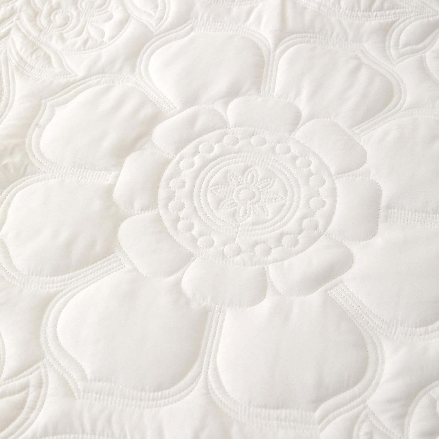 Evenhug 3 Piece Oversized King Size Quilt Set Lightweight Reversible Bedspread Coverlets for All Seasons, White